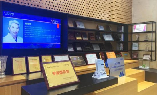 上海薇琳是正規(guī)醫(yī)院嗎:3點半切雙眼皮效果可逆嗎