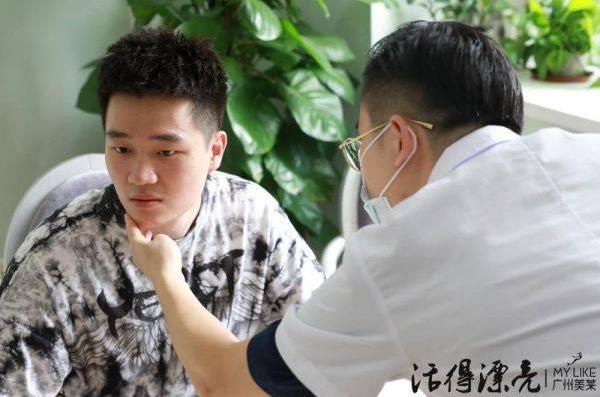 過七夕不送鮮花不送鉆戒 最美空中情侶組隊(duì)醫(yī)美護(hù)膚