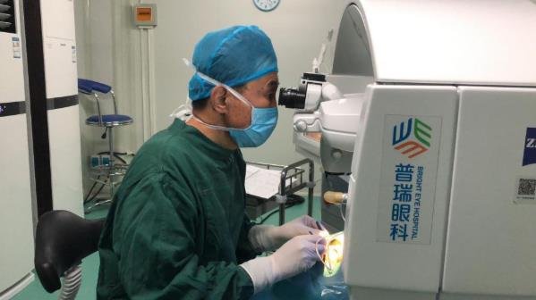 鄭州普瑞眼科醫(yī)院怎么樣?視力逆襲!小夫妻共同開(kāi)啟清晰未來(lái)