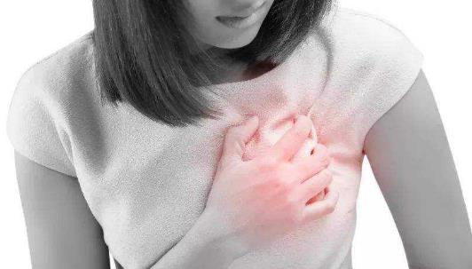 患乳腺炎有哪些癥狀?誘發(fā)乳腺炎的原因有哪些?