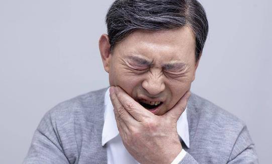 舌頭痛有哪些癥狀?引起舌頭痛的原因有哪些?