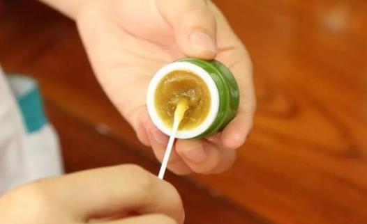 患鼻息肉有哪些癥狀?患鼻息肉的病因有哪些?
