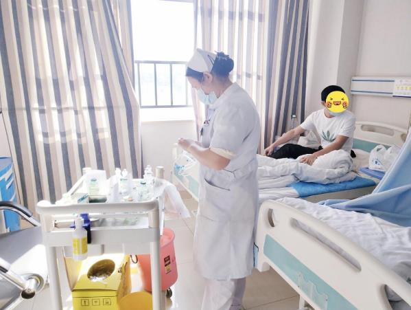 【南寧東大】九九重陽節(jié)——病房巡檢慰問