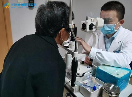 眼角疼還脹起膿包 慢性淚囊炎發(fā)作嚇壞六旬阿姨