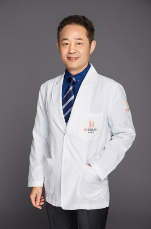 上海吸脂塑形比較靠譜的醫(yī)院-上海薇琳張懷軍為你解答: 再專家和項目技術(shù)名 做腰部激光輔助抽脂效果可以保持多久