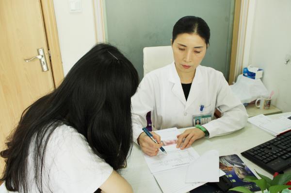 南京京科醫(yī)院袁玟主任怎么樣?破除‘生育死刑’,助早衰患者喜當媽