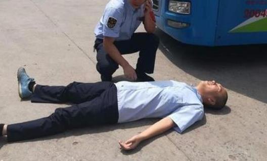 昏迷需要做哪些檢查?昏迷會有哪些伴隨癥狀?