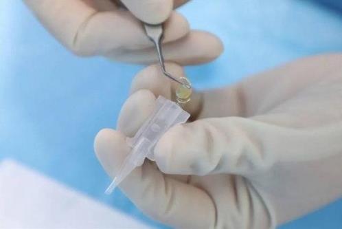 白內(nèi)障、老花眼怎么治療?愛爾康自然視覺三焦晶體為你一次解決問題