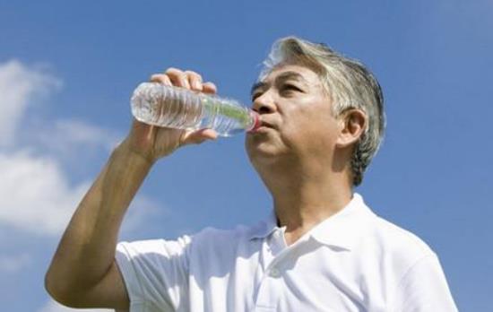 低鈉血癥有哪些并發(fā)癥?低鈉血癥的原因有哪些?