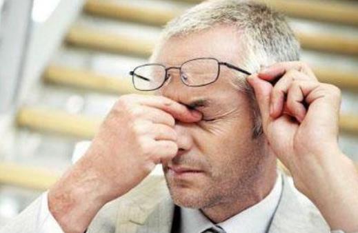 敷眼是熱敷好還是冷敷好?熬夜引起的眼睛疲勞怎么緩解?