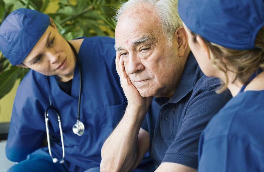 睡眠不足容易患老年癡呆嗎?怎么預(yù)防老年癡呆?