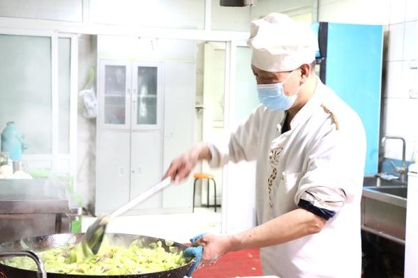 【別樣年味】濟南中醫(yī)風濕病醫(yī)院:有一種就地過年,叫堅守崗位! 13.jpg