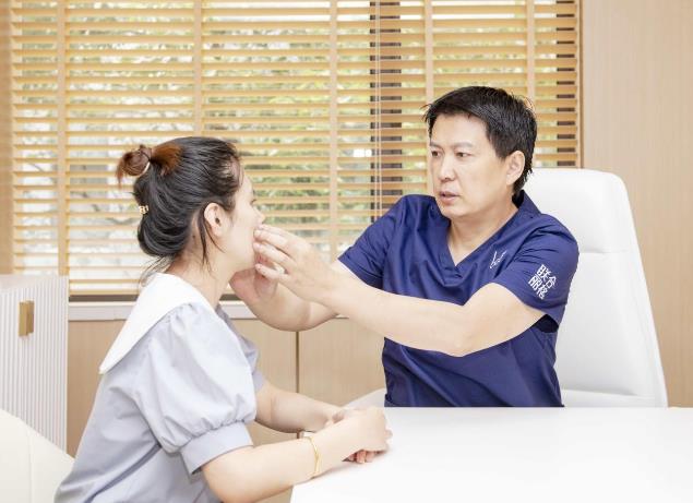上海聯(lián)合麗格李鴻君院長:美無止境,唯有精誠以付