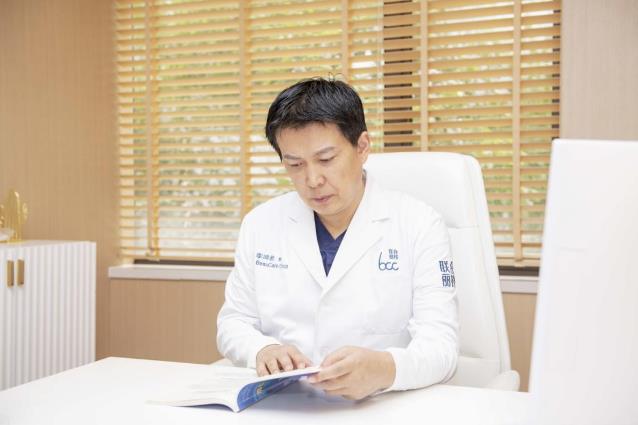 上海聯(lián)合麗格李鴻君院長:美無止境,唯有精誠以付