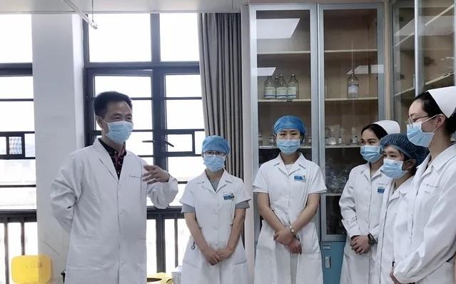 提升醫(yī)療服務(wù)質(zhì)量 |南方醫(yī)院泰成逸園分院總經(jīng)理陸安平日常常規(guī)查房