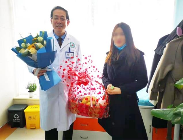 南京天佑兒童醫(yī)院好醫(yī)生之郭小州,鮮花水果見真情