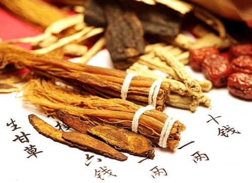 術(shù)精德仁,濟(jì)世奉獻(xiàn):記中醫(yī)疑難病名家陳向榮