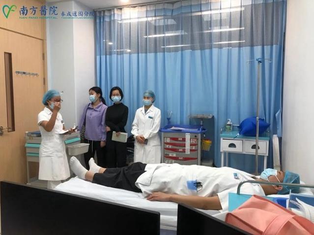 提高護(hù)理專(zhuān)業(yè)技術(shù)水平——南方醫(yī)院泰成逸園分院開(kāi)展護(hù)理操作規(guī)范培訓(xùn)