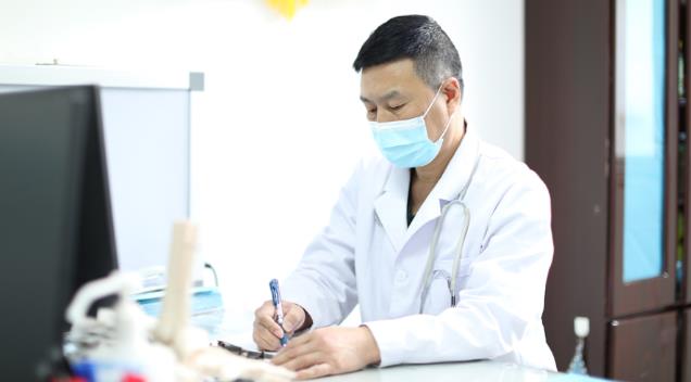 拇外翻能矯正好嗎?河南建筑醫(yī)院拇外翻/大腳骨醫(yī)生董留偉
