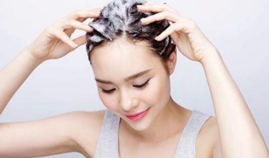 頭皮上總長(zhǎng)痘痘的原因是什么?頭皮上長(zhǎng)痘痘了怎么辦?