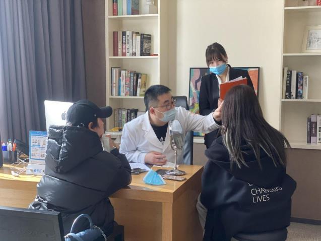 仇侃敏:潛意識溝通,建立最初的醫(yī)患信任感