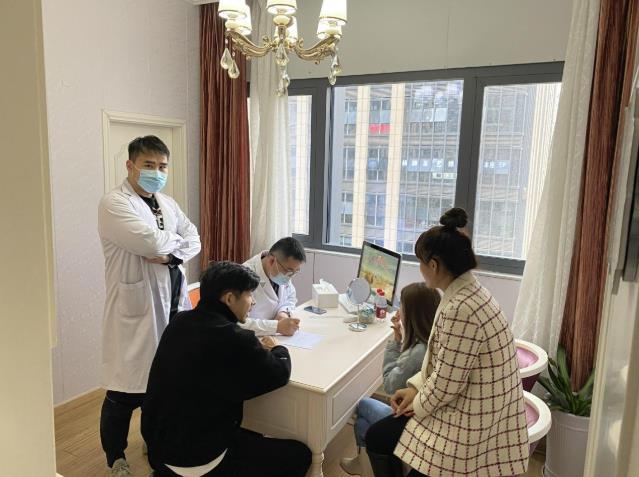 仇侃敏:潛意識溝通,建立最初的醫(yī)患信任感