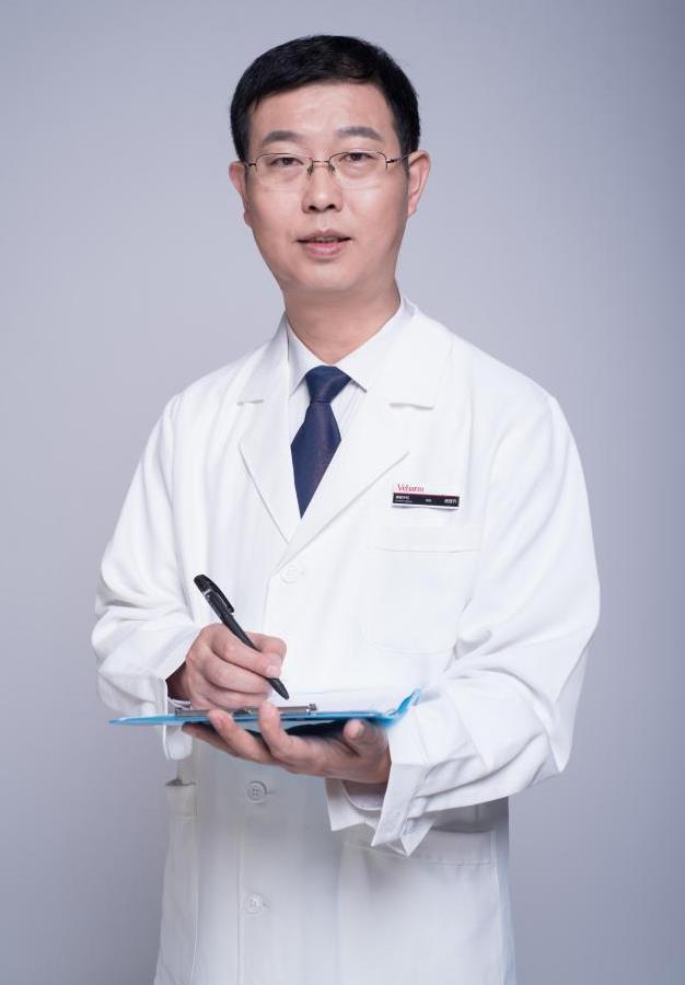 眼整形楊登齊:精心守護每一分弧度之美