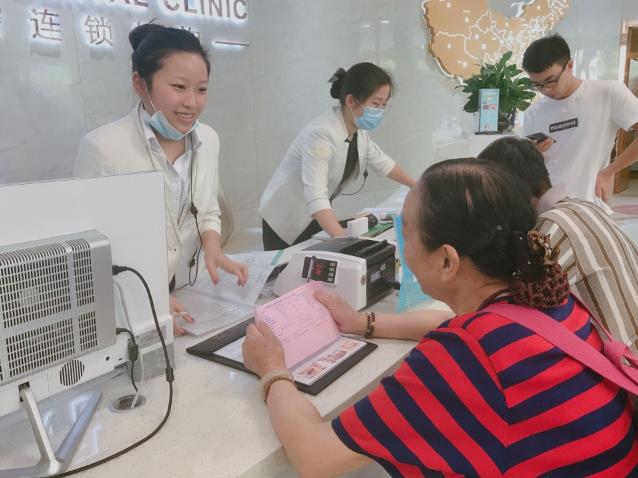 德韓口腔免費(fèi)種牙、百萬補(bǔ)貼引爆市民種牙熱情“不出門也要來種牙”