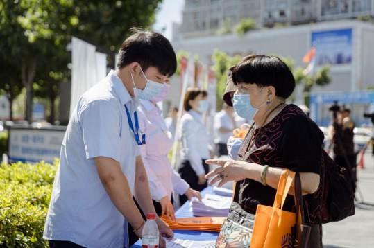 愛眼日“關(guān)注普遍的眼健康”100萬張眼健康體檢卡向湖北居民發(fā)放