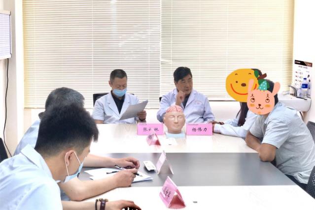 【抗癲癇·荊楚行】武漢中際京鄂專家聯(lián)合會(huì)診進(jìn)行中患者紛紛點(diǎn)贊