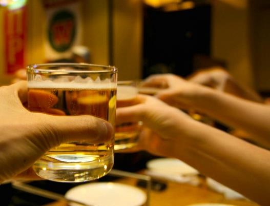 喝酒解酒慢是為什么?喝酒吐不出來東西了還想吐怎么辦?