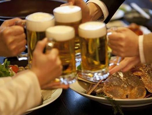 喝酒解酒慢是為什么?喝酒吐不出來東西了還想吐怎么辦?