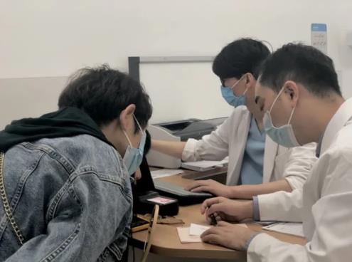 溫情時刻:這封1000字感謝信是對西安國際醫(yī)學(xué)中心整形醫(yī)院孫峰醫(yī)生的信任與期許