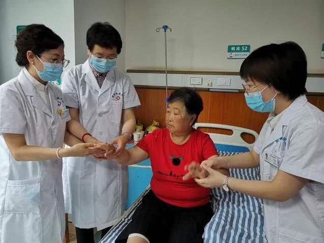 烈日炎炎!貴陽強直風濕病醫(yī)院呼吁風濕骨病患者進行“達標治療”“抗復發(fā)保關(guān)節(jié)”