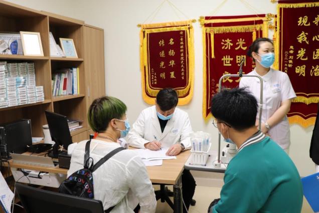 暑期摘鏡總動員沈陽普瑞眼科醫(yī)院助沈陽小伙重拾自信