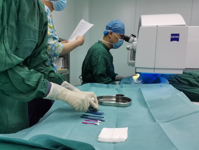 暑期摘鏡總動員沈陽普瑞眼科醫(yī)院助沈陽小伙重拾自信