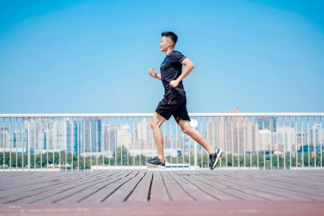 跑步的正確姿勢(shì),怕受傷趕快學(xué)起來(lái)