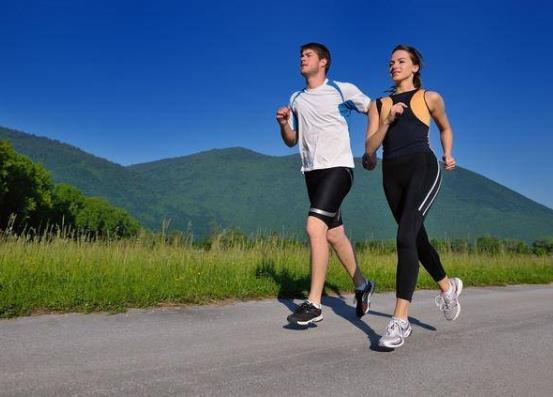 跑步的正確姿勢手是緊握拳頭嗎?為什么跑步前要熱身運(yùn)動?