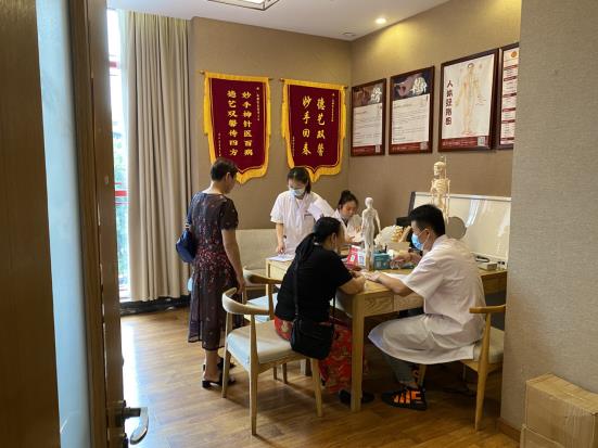 成都寶芝堂中醫(yī)館“艾家人”冬病夏治文化節(jié)—百萬公益進(jìn)家庭