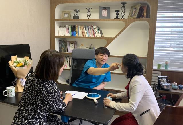 北京鼻整形:北京美憬韓國(guó)院長(zhǎng)——李炳澮