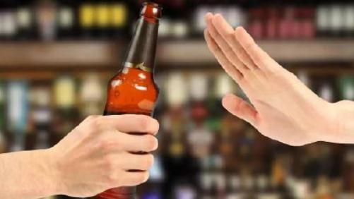 研究稱每天喝兩杯也有患癌風險 愛喝酒的人怎么戒酒