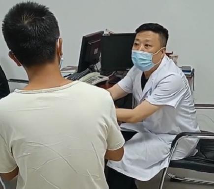 為什么男性白癜風(fēng)更容易擴散?新軍都醫(yī)院男性白癜風(fēng)診療專家趙河臣主任總結(jié)了這些原因