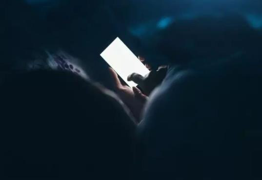 長(zhǎng)期熬夜突然正常作息身體感到不適想吐怎么辦?12點(diǎn)睡覺算不算熬夜