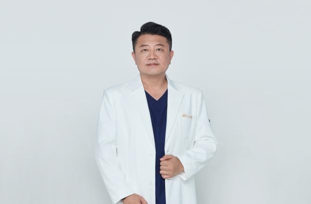 假體豐胸多少錢?大連高嵐醫(yī)美王大太院長(zhǎng)案例