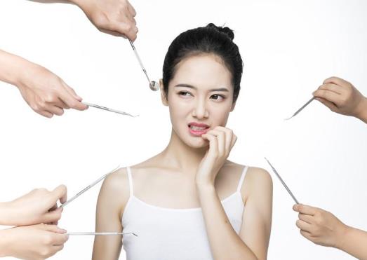 拔牙后口水要吞下去還是吐出來?拔牙后口水帶血正常嗎
