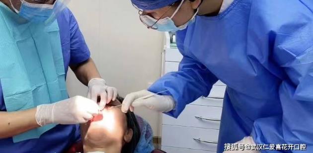 武漢口腔醫(yī)院修復(fù)案例像種植牙一樣“穩(wěn)固”的活動(dòng)假牙