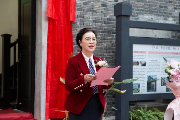 杭州市整形美容行業(yè)協(xié)會(huì)積極開展征詢工作,杭州市一主任醫(yī)師張菊芳主持會(huì)議