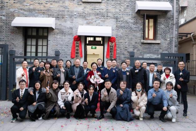 杭州市整形美容行業(yè)協(xié)會(huì)積極開展征詢工作,杭州市一主任醫(yī)師張菊芳主持會(huì)議
