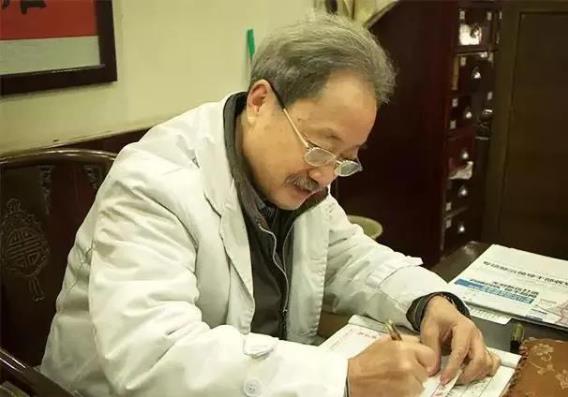 成都施氏中醫(yī):德醫(yī)雙馨,妙手回春