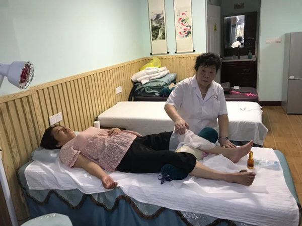 紅杏林老師:可以把實用的中醫(yī)技術,傳播給千萬家庭 http://www.chouju30.cn/upload_files/article/11/202205/27_1651716972_cnblz_.jpg